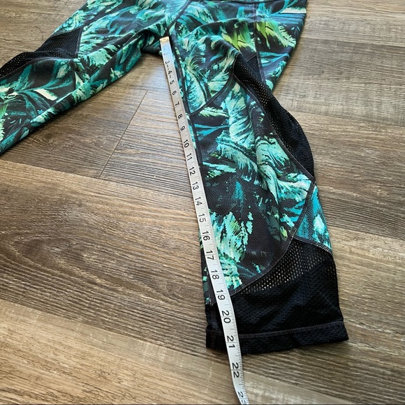 Athleta Napali capri leggings Medium - Picture 8 of 12